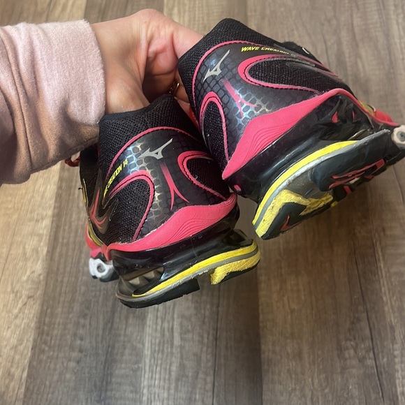 Mizuno Dynomotion Red & Yellow athletic Sneaker size 9.5 - Picture 9 of 13